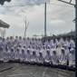 Siswa Sekolah MTs Miftahul Ulum berfoto bersama dengan Kepala Kemenah HSU Hj. Nhdiyatul Husna, Minggu (10/11/2024) (SuarIndonesia/ZS)