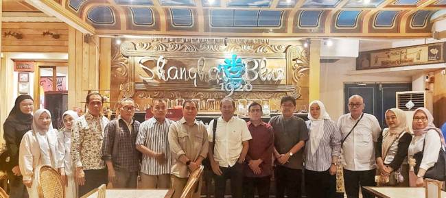 Pertemuan jajaran PWI Pusat dengan perwakilan Pemerintah Provinsi Kalsel di Kebon Sirih, Jakarta Pusat, pada Senin (18/11/2024) malam. (SuarIndonesia/Ist)