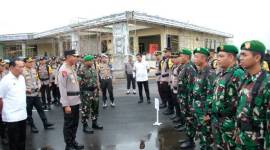 Dilepas 1000 personel yang akan bertugas mengamankan Tempat Pemungutan Suara (TPS) dalam rangka pemilihan kepala daerah (pilkada) serentak 2024, berlangsung di Lapangan Polda Kalsel, Senin (25/11/2024) dipimpin Kapolda, Irjen Pol Winarto. (SuarIndonesia/Ist)