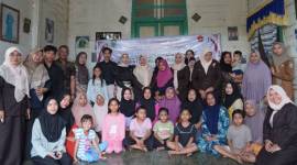 Keluarga Besar Wirawati Catur Panca Kabupaten Balangan dan masyarakat Desa Muara Ninian di cagar budaya Rumah Batu. (SuarIndonesia/ADV/RJ)