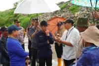 Menteri Lingkungan Hidup, Hanif Faisol Nurofiq melakukan inspeksi mendadak ke Tempat Pembuangan Akhir (TPA) Kota Banjarmasin, yang bertempat di Jalan Gubernur Soebarjo, Kamis (28/11/2024). (SuarIndonesia/SU)