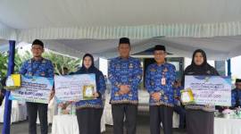 Usai penyerahan kepada tiga ASN Berprestasi di Kabupaten Balangan pada HUT ke-53 Korpri (SuarIndonesia/ADV/RJ)