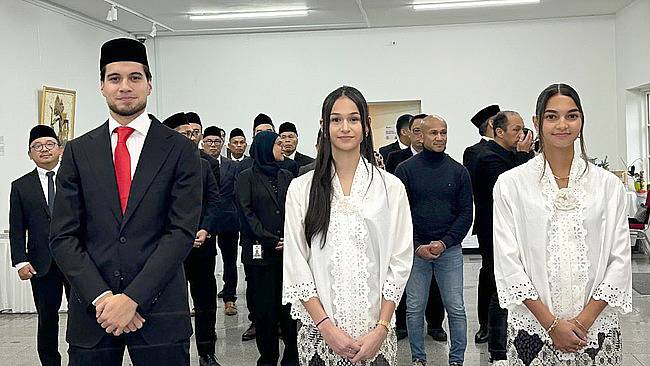 
Kevin Diks, Noa, dan Estella resmi jadi WNI dan siap membela Timnas Indonesia. (dok. Kemenkum)