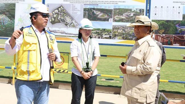 Presiden Prabowo Subianto saat meninjau proyek Ibu Kota Nusantara (IKN) di Kalimantan Timur saat menjabat sebagai Menteri Pertahanan RI. (Biro Humas Setjen Kemhan)