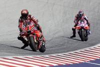 Francesco Bagnaia mengalahkan Jorge Martin di practice MotoGP Malaysia 2024 di Sirkuit Sepang, Jumat (1/11/2024). (REUTERS/Leonhard Foeger)