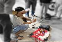 
Terduga pelaku pada saat berhasil diamankan tim Direktorat Resnarkoba Polda Kalimantan Tengah, di Jalan Temanggung Tilung, Kota Palangka Raya, Senin (11/11/2024) lalu. (ANTARA/HO-Humas Polda Kalteng)