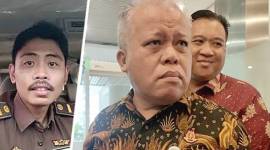 
Kepala Pusat Penerangan Hukum Kejagung Harli Siregar (kanan) mengusulkan pemecatan terhadap Jaksa Fungsional Kejari Tapanuli Selatan, Jovi Andrea (inzet: foto kiri), yang jadi terdakwa kasus pencemaran nama baik. (Foto: Istimewa)