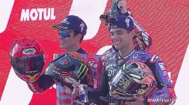 Podium Juara MotoGP 2024 Barcelona 2024. (Screenshot @MotoGP Live)