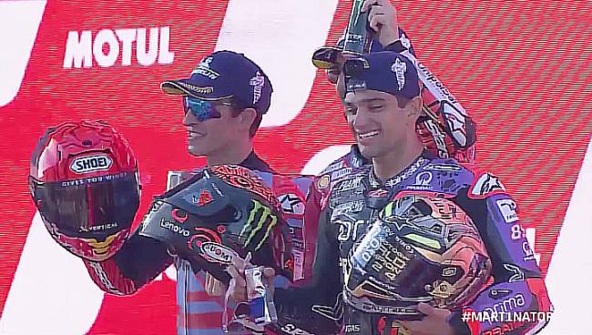 Podium Juara MotoGP 2024 Barcelona 2024. (Screenshot @MotoGP Live)