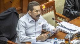 Jaksa Agung ST Burhanuddin menjawab pertanyaan anggota Komisi III DPR soal penetapan tersangka Tom Lembong di kasus impor gula. (ANTARA FOTO/MUHAMMAD ADIMAJA)