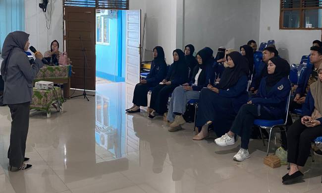 PMII) UNISKA Muhammad Arsyad Al-Banjari menyelenggarakan Pelatihan Public Speaking, Minggu (10/11/2024) di Kelurahan Guntung Paikat, Kota Banjarbaru.. (SuarIndonesia/Ist(