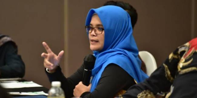 anggota Bawaslu RI, Lolly Suhenty,