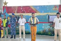 General Manager Bandara Syamsudin Noor Dony Subardono saat memimpin apel pendirian Posko Terpadu Angkutan Udara Libur Natal dan Tahun Baru di Banjarbaru, Selasa (17/12/2024). (ANTARA/Firman)
