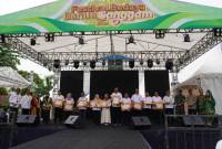 Penyerahan penghargaan kepada 10 inovasi terbaik dalam Bailang 2024 - Foto :Mc.Balangan