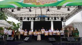 Penyerahan penghargaan kepada 10 inovasi terbaik dalam Bailang 2024 - Foto :Mc.Balangan