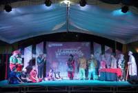 Penampilan kesenian Mamanda Keliling dalam menyosialisasikan Pilkada 2024 di Kabupaten Balangan.

