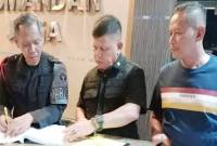 Kepala Divisi Pemasyarakatan (Kadivpas) Kemenkumham Kalsel Said Mahdar (tengah) saat melakukan kunjungan di Lapas Kelas IIA Banjarmasin untuk memastikan situasi aman dan kondusif, di Banjarmasin, Minggu (15/12/2024). (SuarIndonesia/ANTARA/Firman)