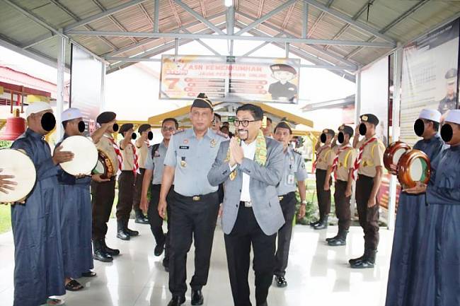 Anggota Komisi XIII DPR RI Machfud Arifin mengunjungi Lapas Kelas IIA Banjarmasin, Senin (16/12/2024). (ANTARA/Firman)
