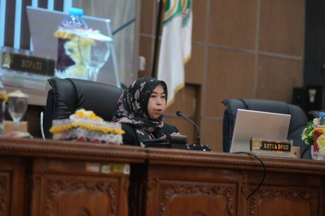 Ketua DPRD Balangan, Lindawati saat memimpin rapat paripurna. - (SuarIndonesia/Mc.Balangan)