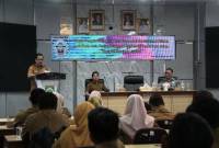 Asisten Setda Balangan, Tuhalus saat memberikan sambutan pada sosialisasi teknis pengelolaan Jaringan Dokumentasi dan Informasi Hukum (JDIH) serta partisipasi dalam program Paralegal Justice untuk camat, lurah, dan kepala desa, Selasa (3/12/2024)