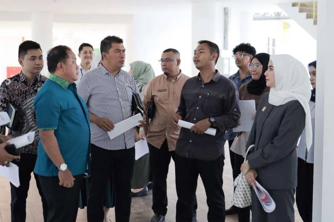 Komisi III DPRD Kalsel monitoring perkembangan proyek pembangunan Tugu Pal Nol yang dibangun Pemerintah Provinsi Kalsel, Rabu (4/12/2024) (SuarIndonesia/Ist)
