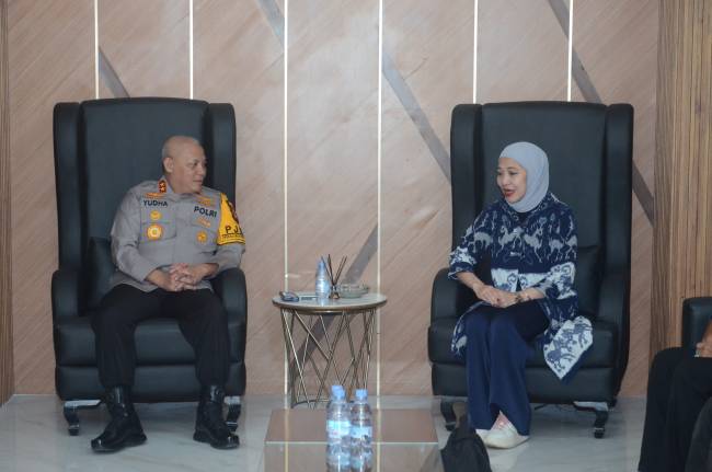 Komisi Penyiaran Indonesia (KPI) Pusat bersama Komisi Penyiaran Indonesia Daerah (KPID) Kalimantan Selatan (Kalsel) koordinasi dengan Kapolda,  Irjen Pol Rosyanto Yudha Hermawan, Kamis (5/12/2024) SuarIndonesia/Ist)