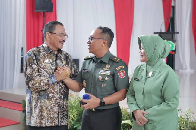 Ketua DPRD Provinsi Kalimantan Selatan (Kalsel) Dr. (H.C) H. Supian HK, SH, MH, hadiri pisah sambut Komandan Korem (Danrem) 101/Antasari bertempat di Aula Makorem 101/Antasari, pada Kamis (5/12/2024). (SuarIndonesia/Ist)