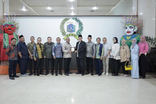 Studi komparasi ke DPRD Provinsi DKI Jakarta pada Senin, (9/12/24) dipimpin Wakil Ketua DPRD Provinsi Kalsel, H. Kartoyo, SM. (SuarIndonesia/Ist)