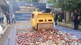 Kantor Pengawasan dan Pelayanan Bea dan Cukai Banjarmasin, memusnahkan sejumlah barang sitan bernilai miliran rupiah, Kamis (12/12/2024) (SuarIndonesia/DO)