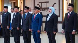 Jajaran Direksi dan Dewan Pengawas Perumda Pasar Baiman dilantik di Aula Kayuh Baimbai, pada Rabu (11/12/2024). (SuarIndonesia/Ist)