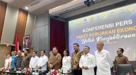 Konferensi pers Paket Kebijakan Ekonomi: Akselerasi Pertumbuhan Ekonomi Inklusif & Berkelanjutan di kantor Kemenko Perekonomian, Jakarta, Senin (16/12/2024) (ANTARA/Imamatul Silfia)