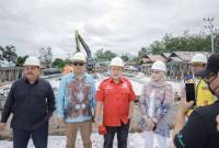 Dewan Kalsel pantau pengerjaan proyek pembangunan Jembatan Sungai Atanik di Desa Bawahan Selan, Kecamatan Mataraman, Kabupaten Banjar. Senin, (16/12/2024) (SuarIndonesia/Ist)