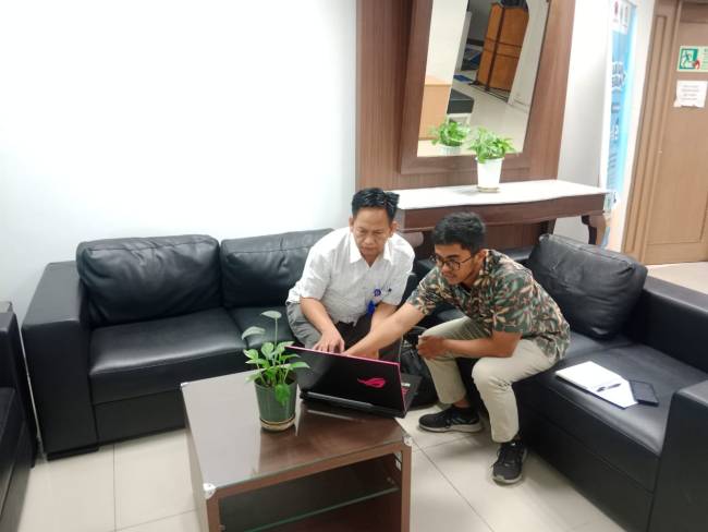 Kabid Pencegahan dan Kesiapsiagaan BPBD Provinsi Kalsel, Bambang Dedi Mulyadi (kiri)