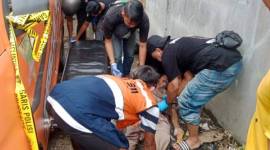 Seorang kakek bernama Syaipullah (61), ditemukan tak bernyawa posisi telungkup di Jalan Soetoyo S Gang Mulia RT 47 RW 03 Bnajarmaisn Tengah, Selasa (24/12/2024), (SuarIndonesia/DO)