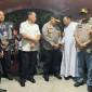 Kapolda Kalsel, Irjen Pol Rosyanto Yudha Hermawan bersama Forkopimda pastikan keamanan saat peribadatan Malam Misa Natal di sejumlah Gereja Banjarmasin, Selasa (24/12/2024) malam. (SuarIndonesia/ZI)