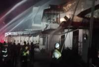 Kobaran api di Jalan Kacapiring V Banjarmasin Tengah, Selasa (24/12/2024) malam, sekitar pukul 21.24 WITA. (SuarIndonesia/DO)