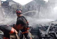 Kebakaran di Jalan Yos Sudarso Komplek Airmantan RT 28 RW 11 Banjarmasin Barat, Jum'at (27/12/2024) sore. (SuarIndonesia/DO)