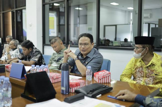 Anggota DPRD Kalsel Kimisi II Firman Yusi Saat Sharing Dengan Bank Kalsel Batulicin