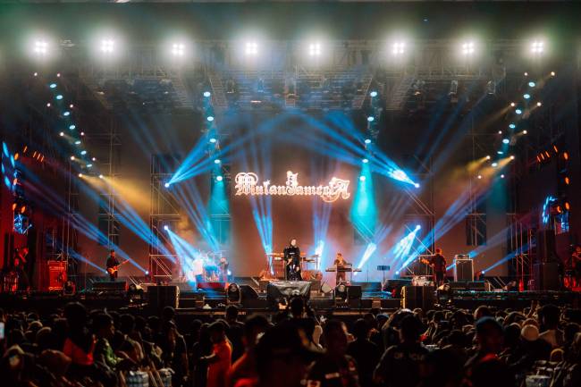 penampilkan band ternama Dewa 19 feat Ello dan Virza plus aksi memukau Mulan Jameela, pada Minggu (29/12/2024) malam (SuarIndonesia/Ist)
