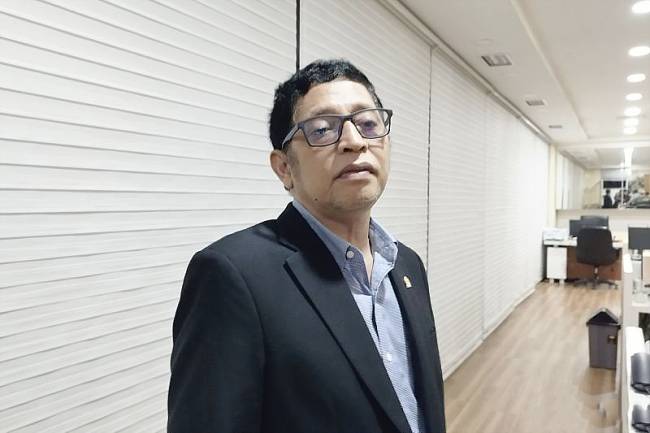Ketua Badan Legislasi DPR RI Bob Hasan di Kompleks Parlemen, Jakarta, Selasa (17/12/2024). (ANTARA/Bagus Ahmad Rizaldi)