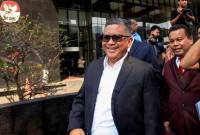 Sekjen PDI Perjuangan Hasto Kristiyanto berjalan menuju mobilnya usai menjalani pemeriksaan di Gedung Merah Putih KPK, Jakarta, Selasa (20/8/2024). (Dok: ANTARA FOTO/Reno Esnir)