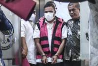 Salah satu Kepala Dinas ESDM Bangka Belitung Amir Syahbana (kiri). (ANTARA FOTO/Hafidz Mubarak A)