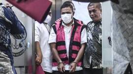 Salah satu Kepala Dinas ESDM Bangka Belitung Amir Syahbana (kiri). (ANTARA FOTO/Hafidz Mubarak A)