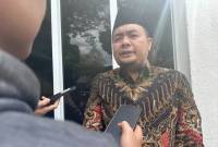 Ketua KPU RI Mochammad Afifuddin ditemui usai menghadiri konferensi pers di Kantor KPU RI, Jakarta, Jumat (13/12/2024). (ANTARA/Rio Feisal)