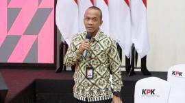 Deputi Bidang Penindakan dan Eksekusi KPK Rudi Setiawan memberikan keterangan di Gedung Merah Putih KPK, Jakarta, Selasa (17/12/2024). (ANTARA/Fianda Sjofjan Rassat)