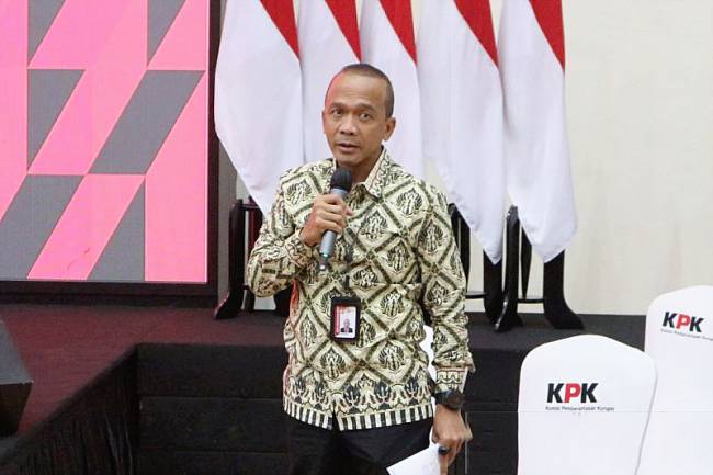 Deputi Bidang Penindakan dan Eksekusi KPK Rudi Setiawan memberikan keterangan di Gedung Merah Putih KPK, Jakarta, Selasa (17/12/2024). (ANTARA/Fianda Sjofjan Rassat)