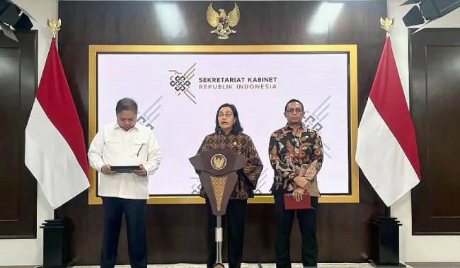 Menteri Keuangan Sri Mulyani memberikan keterangan kepada wartawan di ruang konferensi pers Istana Kepresidenan Jakarta, Selasa (10/12/2024). (ANTARA/Afra Augesti)
