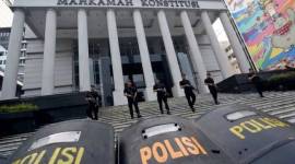 Ilustrasi - Aparat kepolisian melakukan pengamanan di sekitar Gedung Mahkamah Konstitusi, Jakarta. (ANTARA FOTO/Indrianto Eko Suwarso)