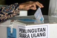 KPU menyatakan ada 496 tempat pemungutan suara (TPS) yang akan kembali melakukan pemungutan suara Pilkada Serentak 2024. Berikut daftar lengkapnya. (ANTARA FOTO/MOHAMMAD AYUDHA)