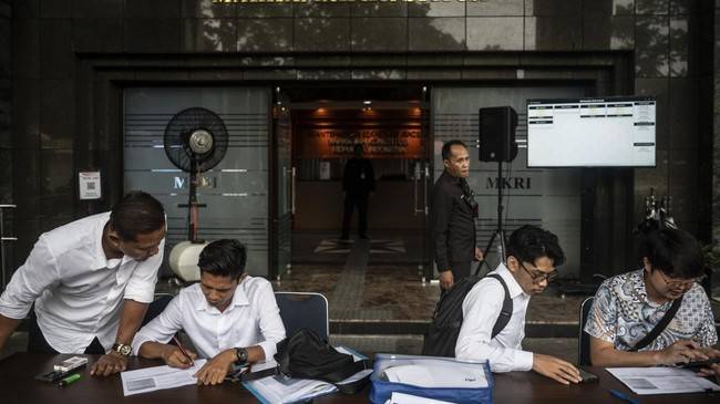 Pendaftaran gugatan hasil Pilkada di MK. (ANTARA FOTO/Aprillio Akbar)